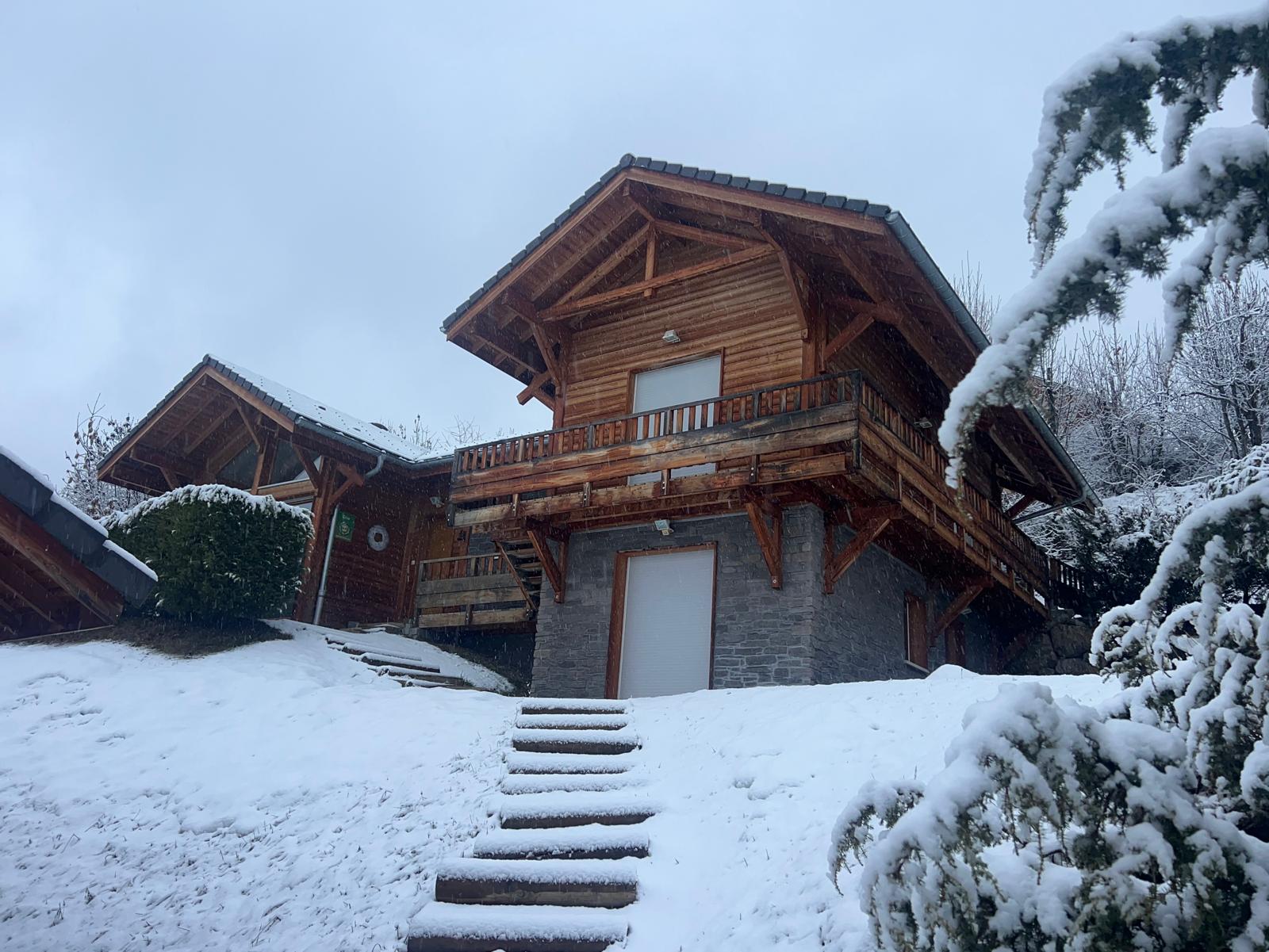 Façade du Chalet L'Écrin en hiver